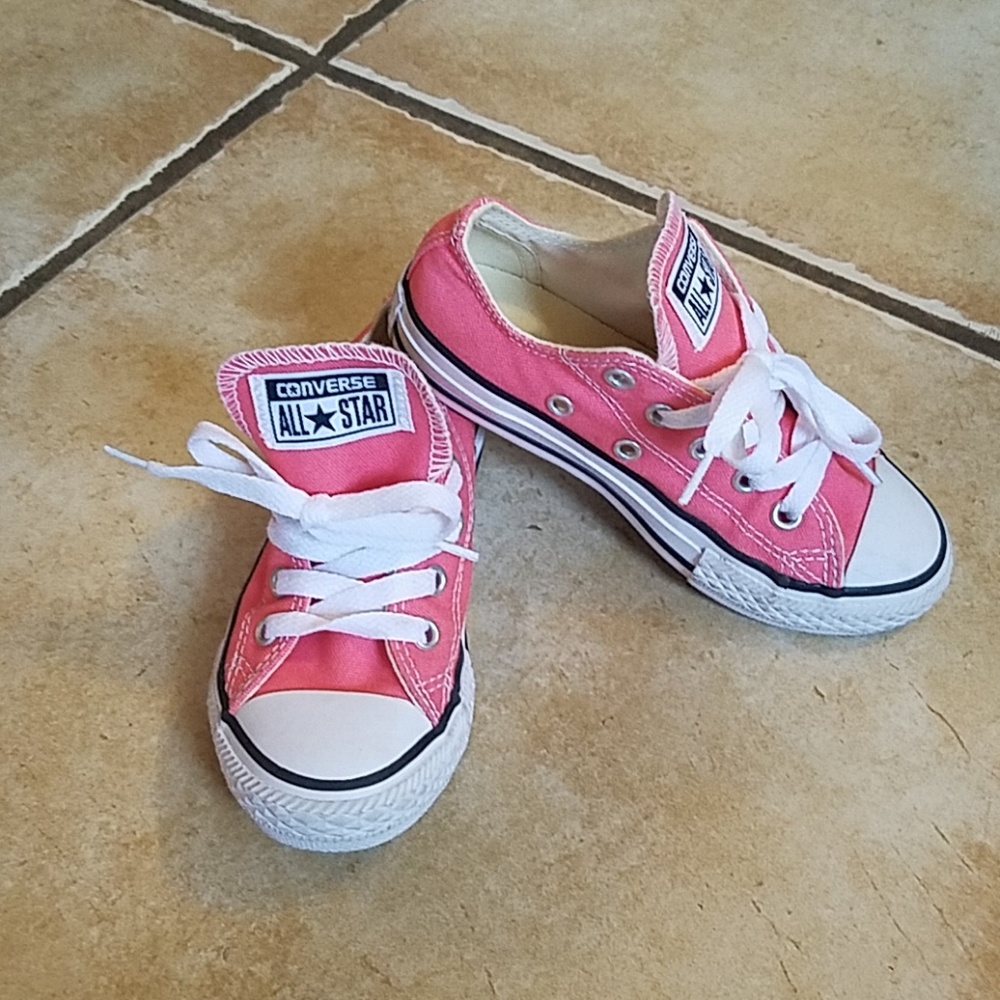Girl's shoes